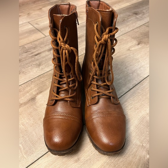 BAMBOO Shoes - Lace up mid booties